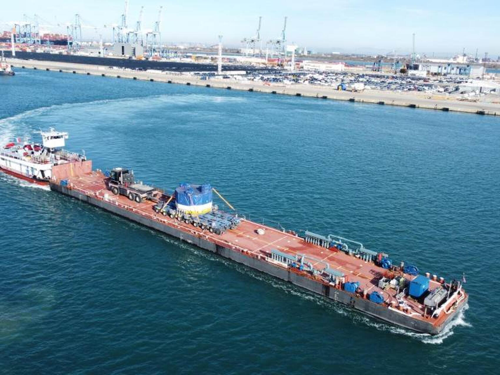 Seen from the sky: travelling by barge